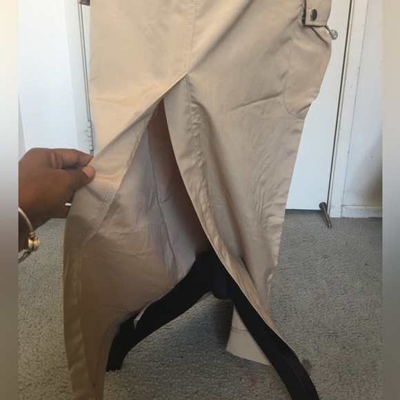 Adorable Dolls Kill Emory Park khaki colored cargo skirt w/back split - Picture 15 of 16